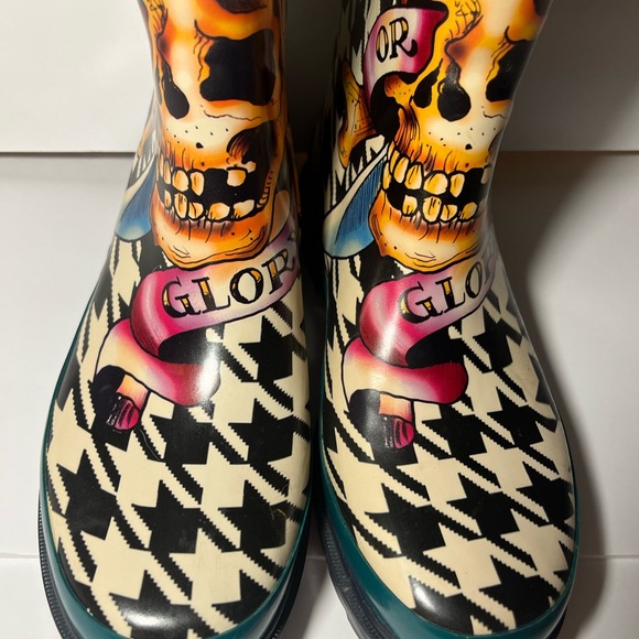 Ed Hardy Rain Boots size 6 *missing laces* - Picture 2 of 7